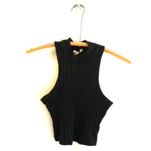 Wide-ribbed cropped tank